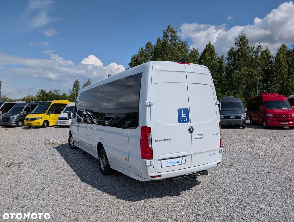 Mercedes-Benz Sprinter 517 - 8
