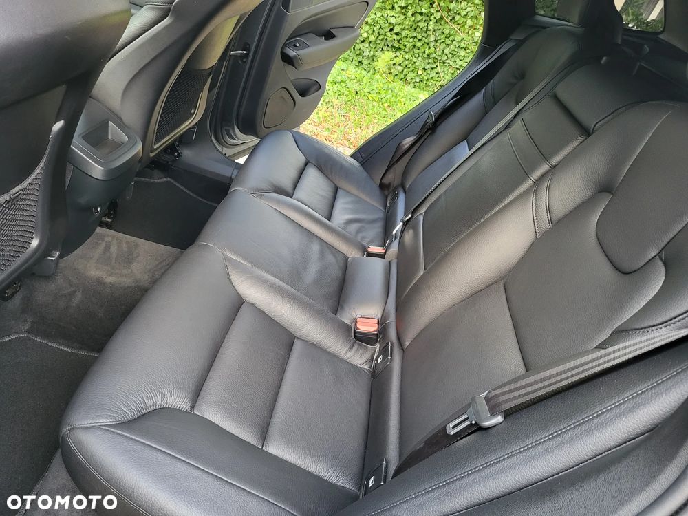 Volvo XC 60 D4 AWD R-Design - 10