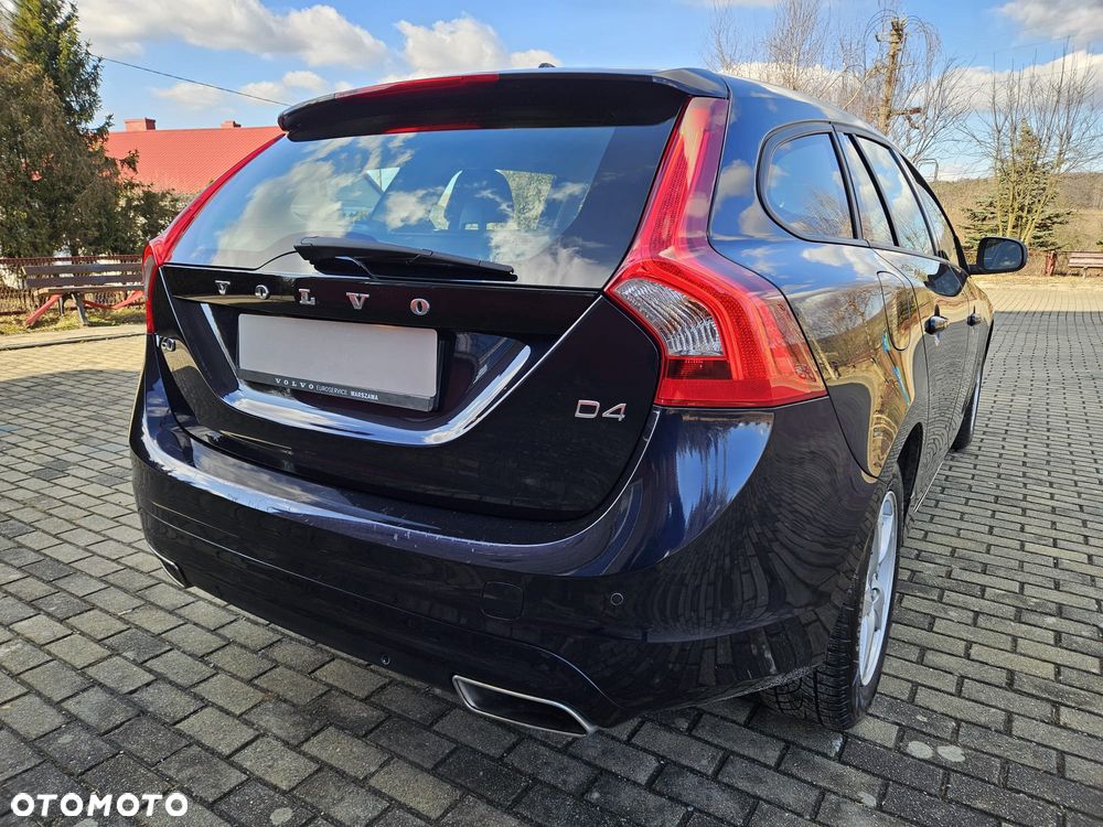 Volvo V60 D4 Momentum - 8