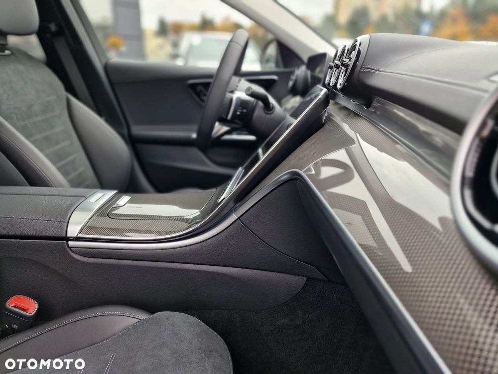 Mercedes-Benz Klasa C 300 e PHEV AMG - 31