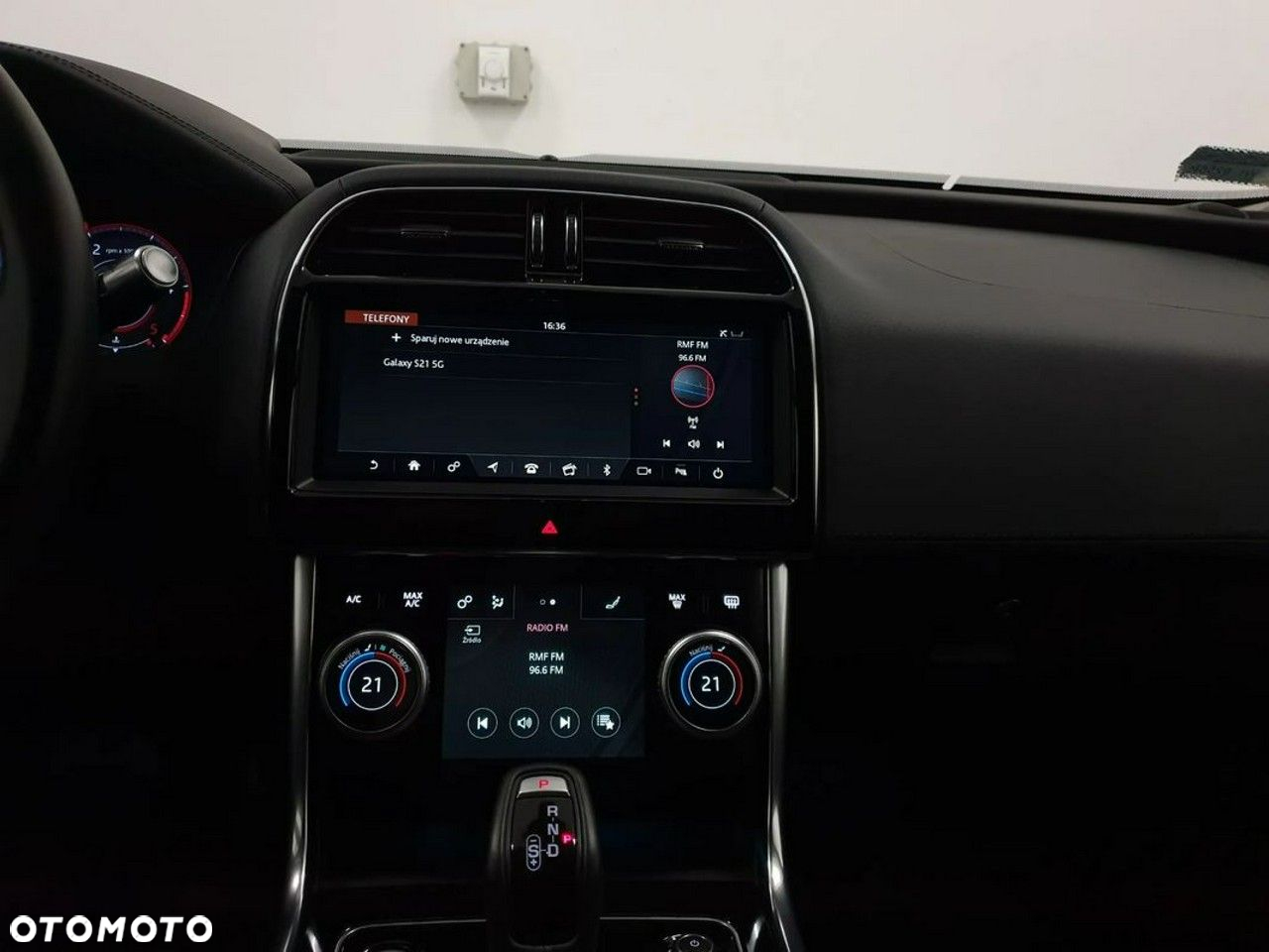 Jaguar XE 2.0 D180 SE - 19