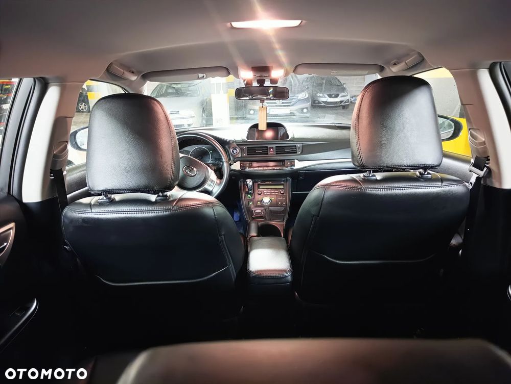 Lexus CT - 16