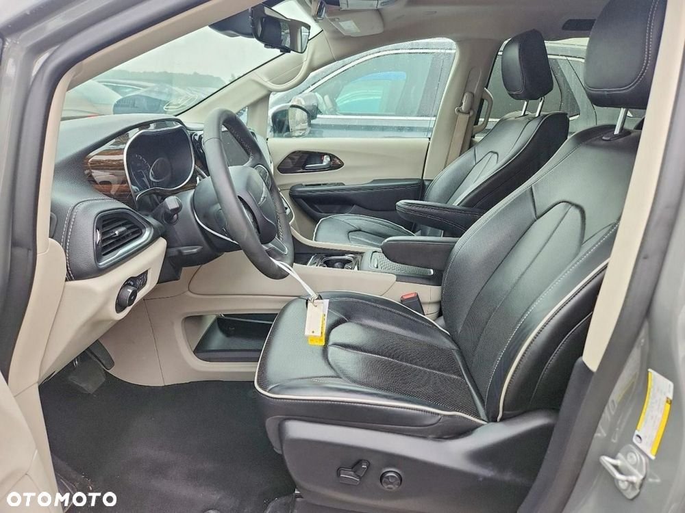 Chrysler Pacifica - 7