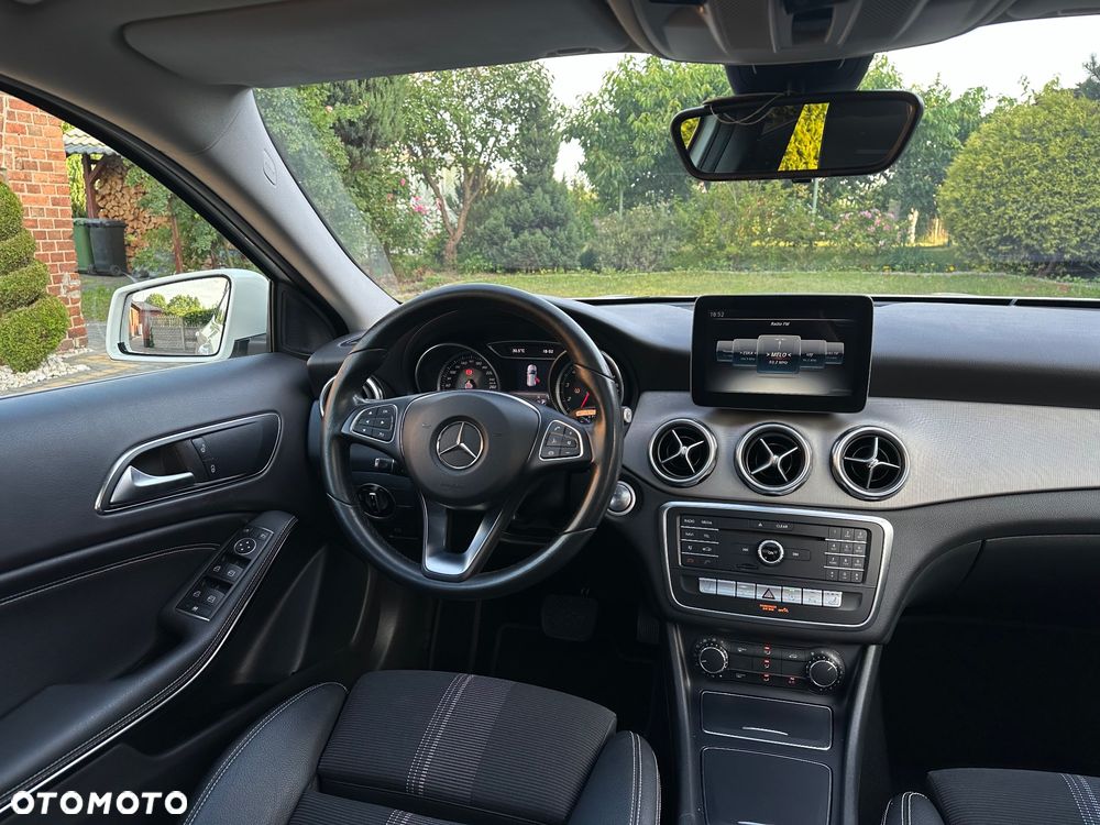 Mercedes-Benz GLA - 24