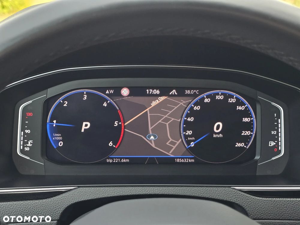 Volkswagen Passat - 12