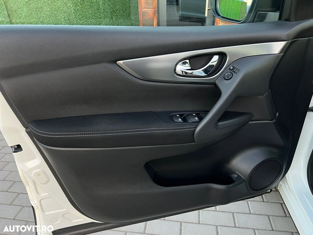 Nissan Qashqai 1.6 DCI Start/Stop X-TRONIC Tekna - 17