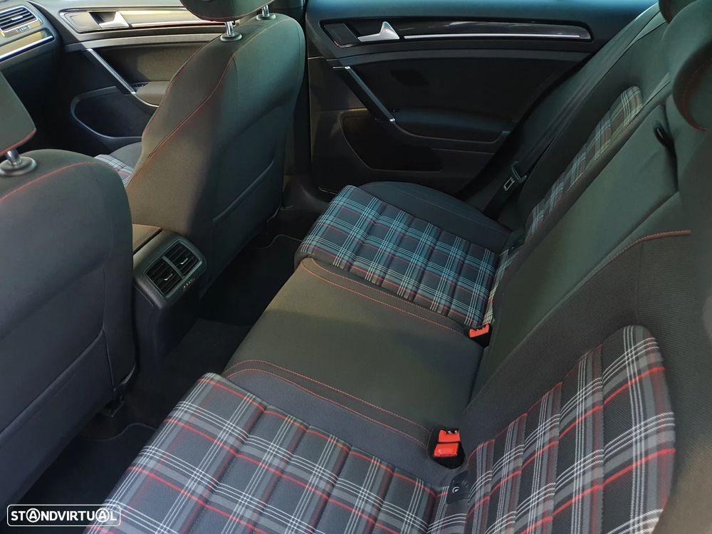 VW Golf 2.0 TSi GTi DSG - 30