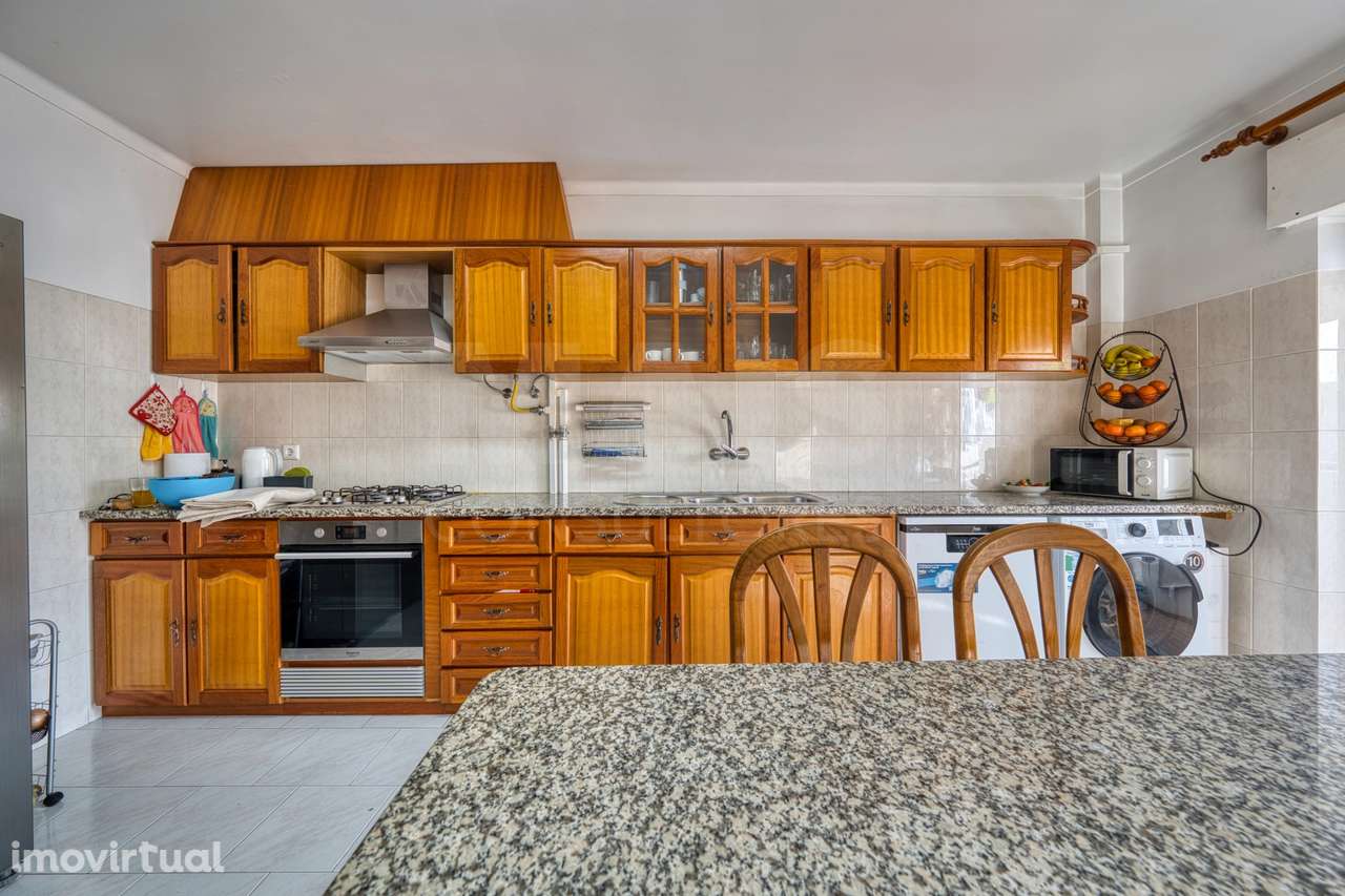 T3 com 3 Varandas e Arrecadação no Entroncamento | Localização Premium - Grande imagem: 2/29