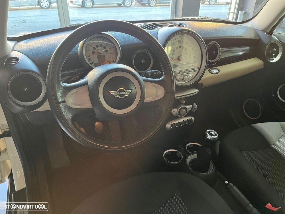 MINI 3 Portas One - 23