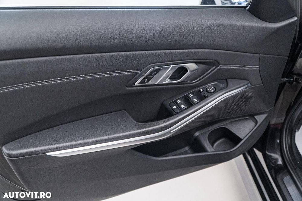 BMW Seria 3 318i Aut. Sport Line - 40