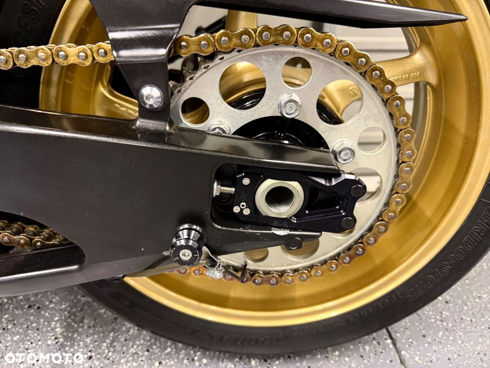 Yamaha R1 - 23