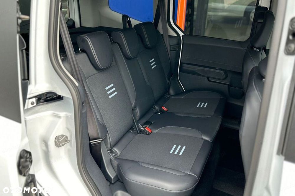 Ford Tourneo Courier - 12