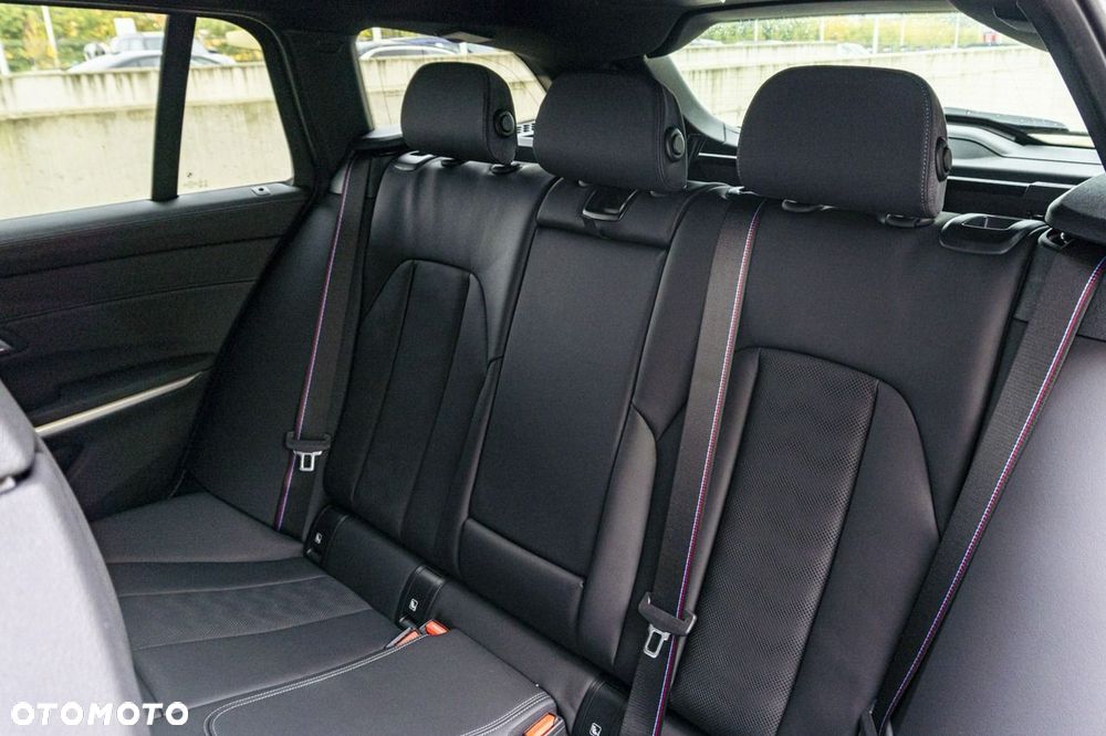 BMW M3 Competition M xDrive - 25