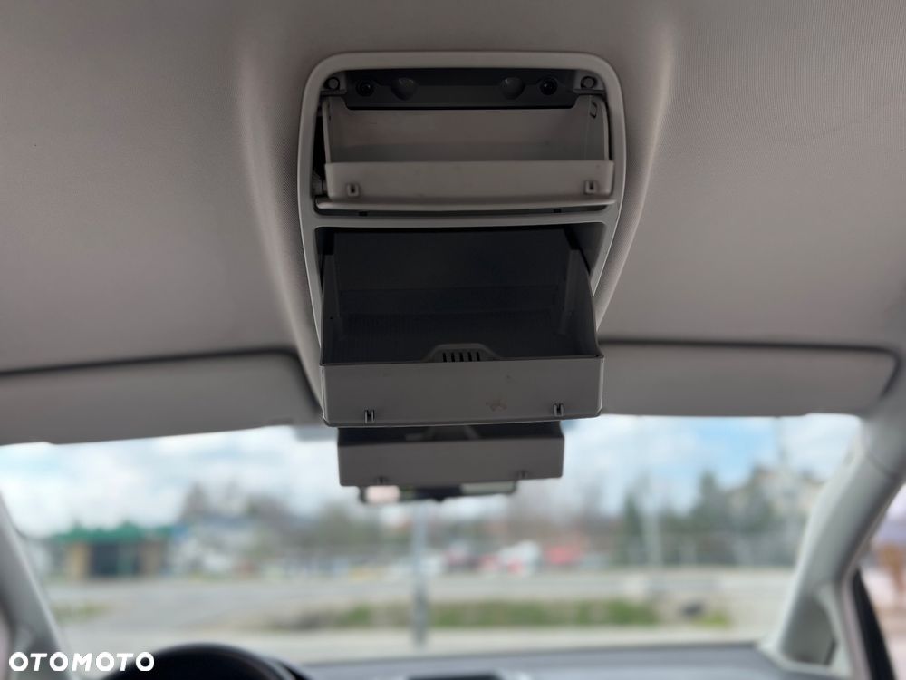 Volkswagen Touran 1.9 TDI Conceptline - 22