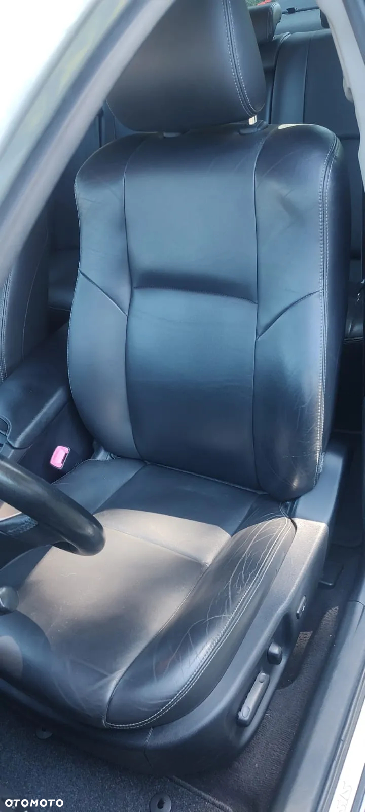 Toyota Avensis - 12