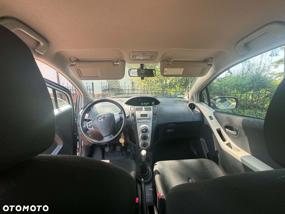 Toyota Yaris 1.3 Luna Premium - 17