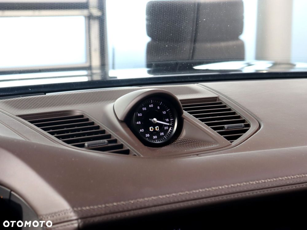 Porsche Panamera 4 E-Hybrid PHEV - 23