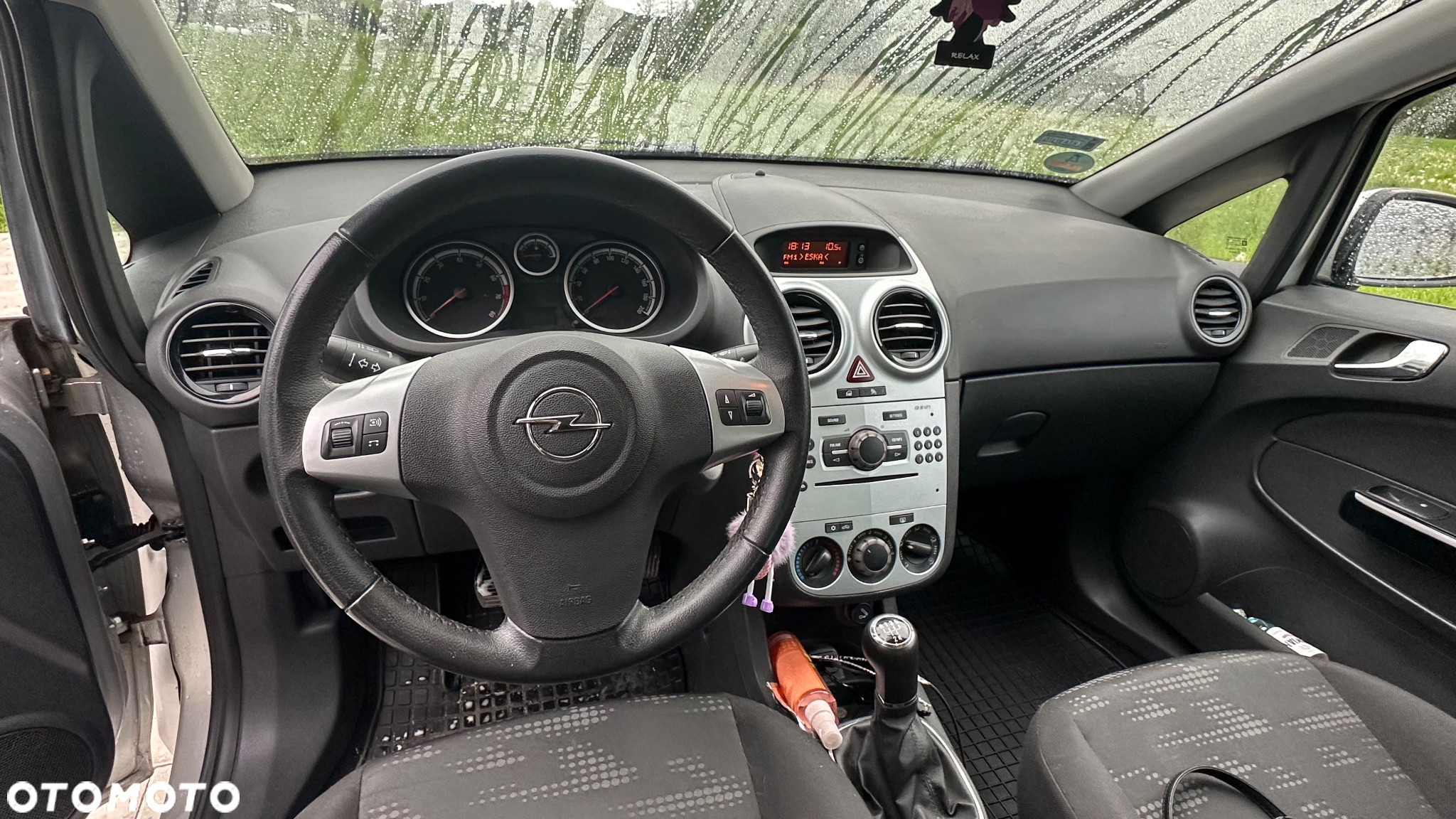 Opel Corsa 1.4 16V Cosmo - 3