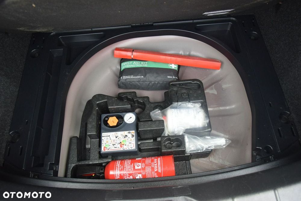 Volvo V40 D2 Momentum - 27