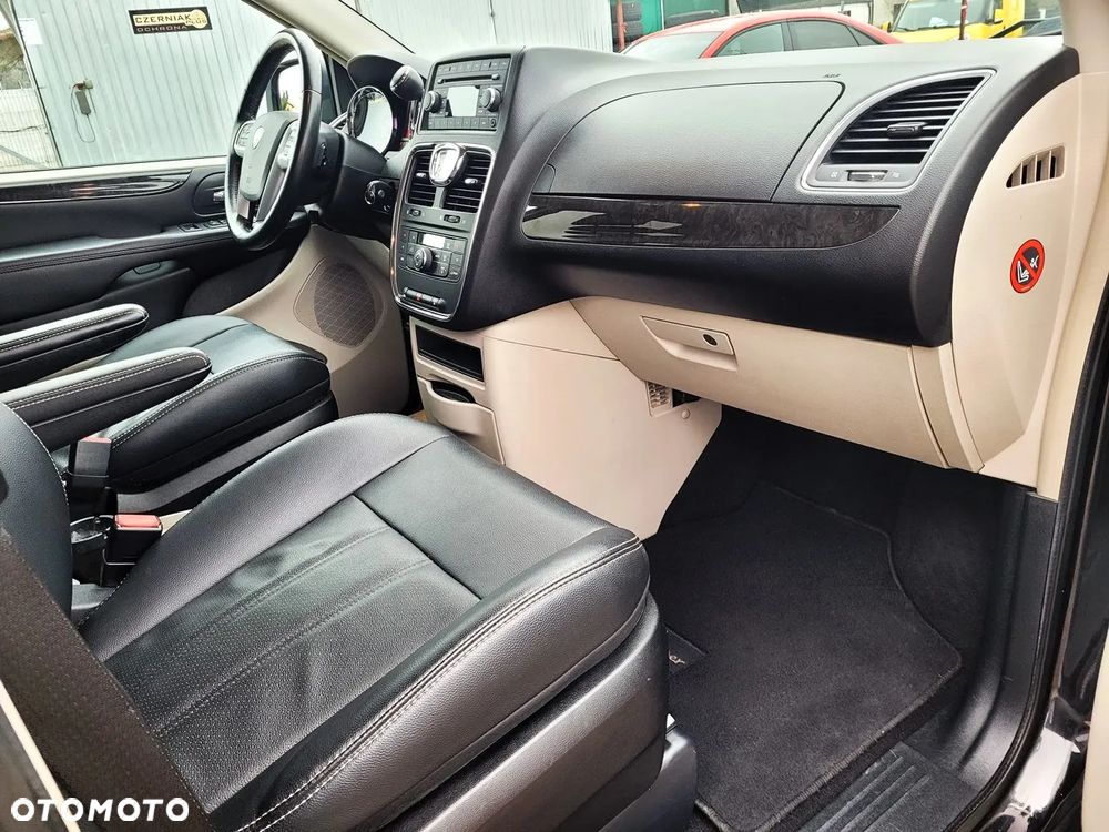 Lancia Voyager 2.8CRD Gold - 11