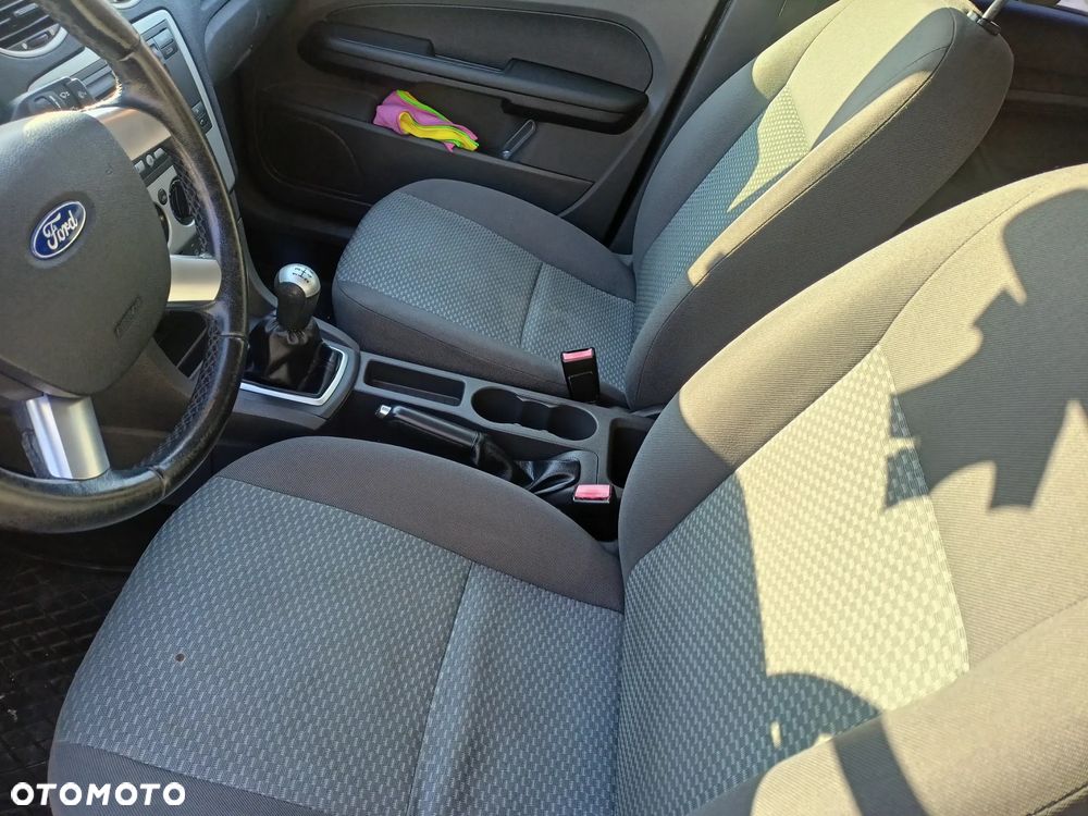 Ford Focus 1.6 Ambiente - 8