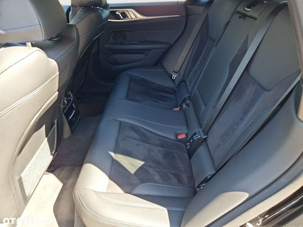 BMW i4 - 22