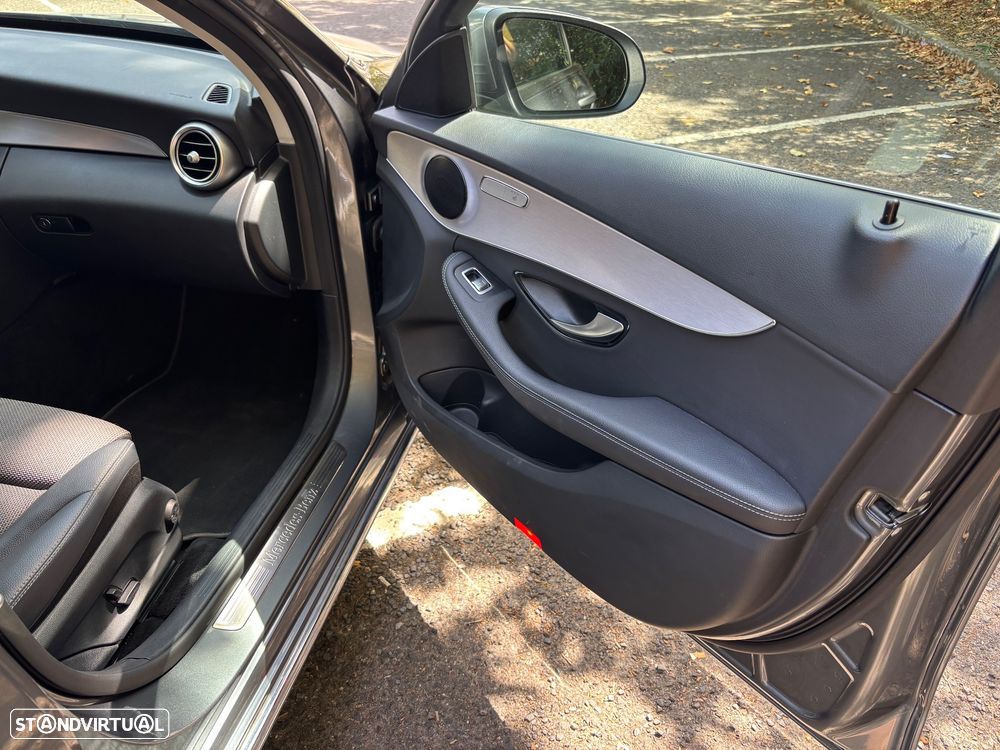 Mercedes-Benz C 300 BlueTEC Hybrid - 12