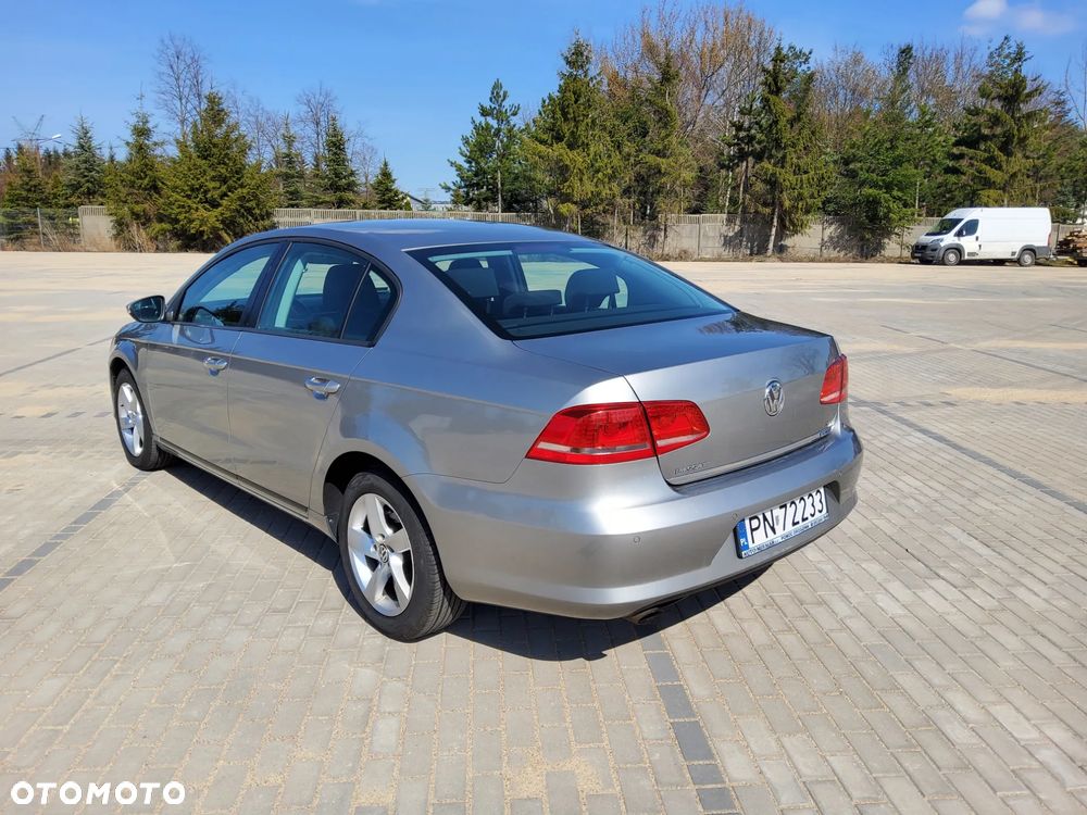 Volkswagen Passat - 4