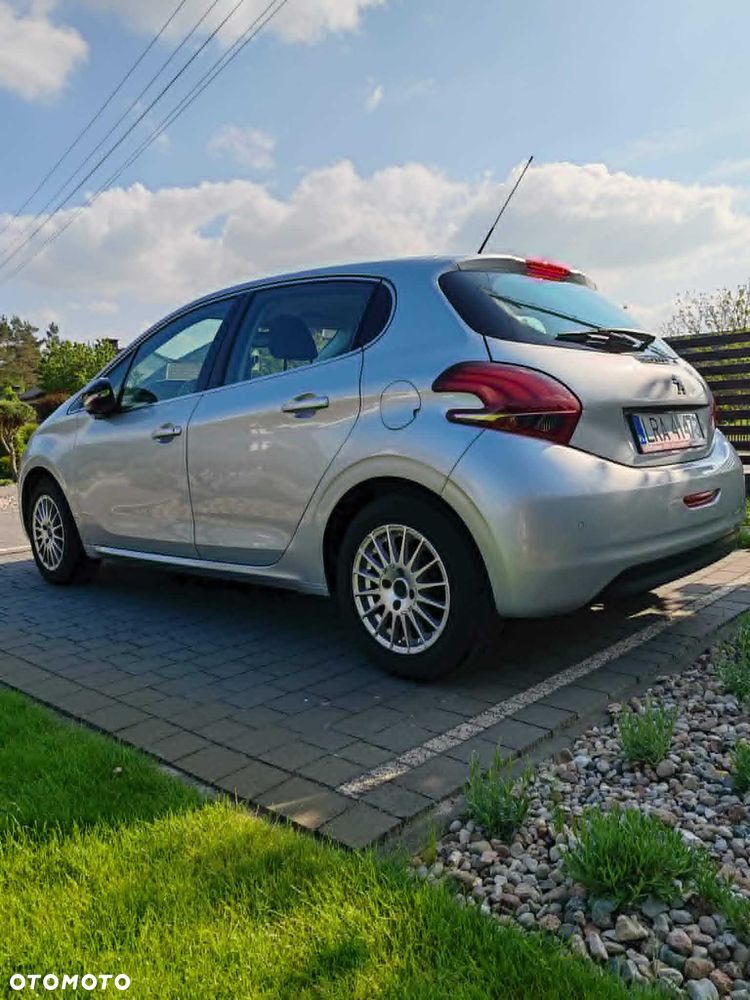 Peugeot 208 - 2