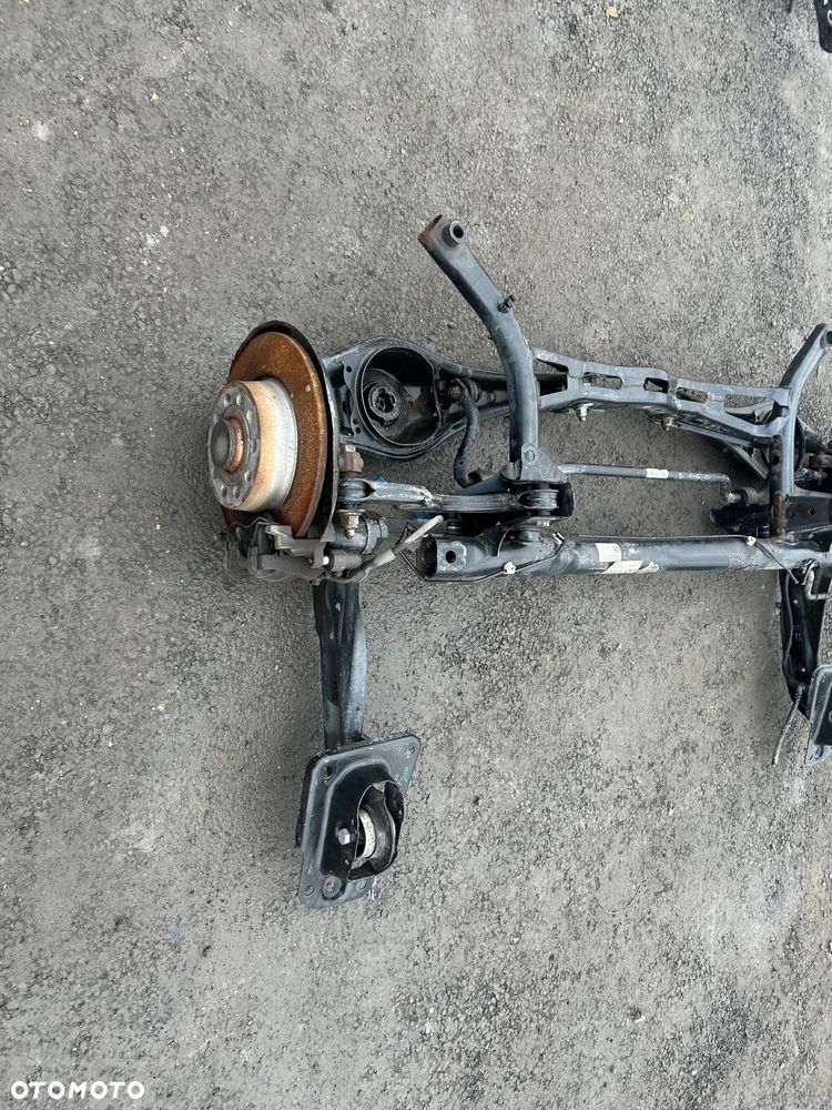 Volkswagen Sportsvan zawieszenie tylne kompletne belka ośka tył zwrotnice bez rdzy - 5