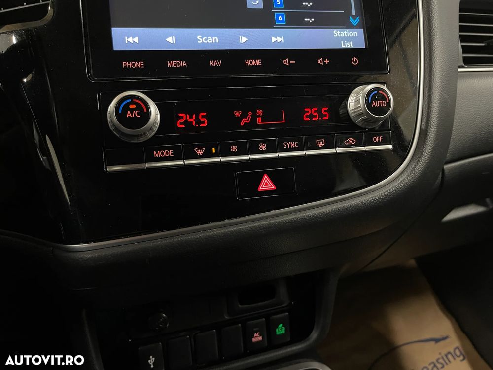 Mitsubishi Outlander 2.4 4WD Plug-In Hybrid - 17