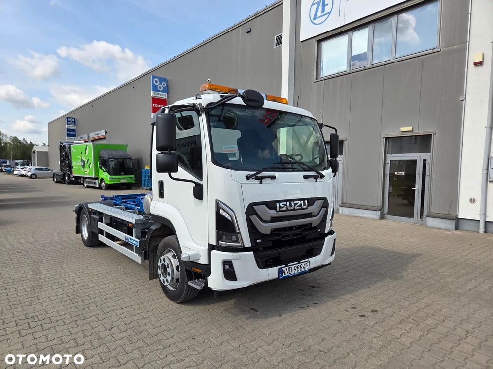 Isuzu F12 - 1