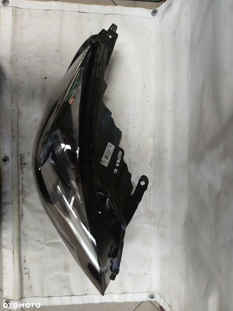 Opel Astra K Prawy Reflektor Główny Przedni 7967200000 - 7