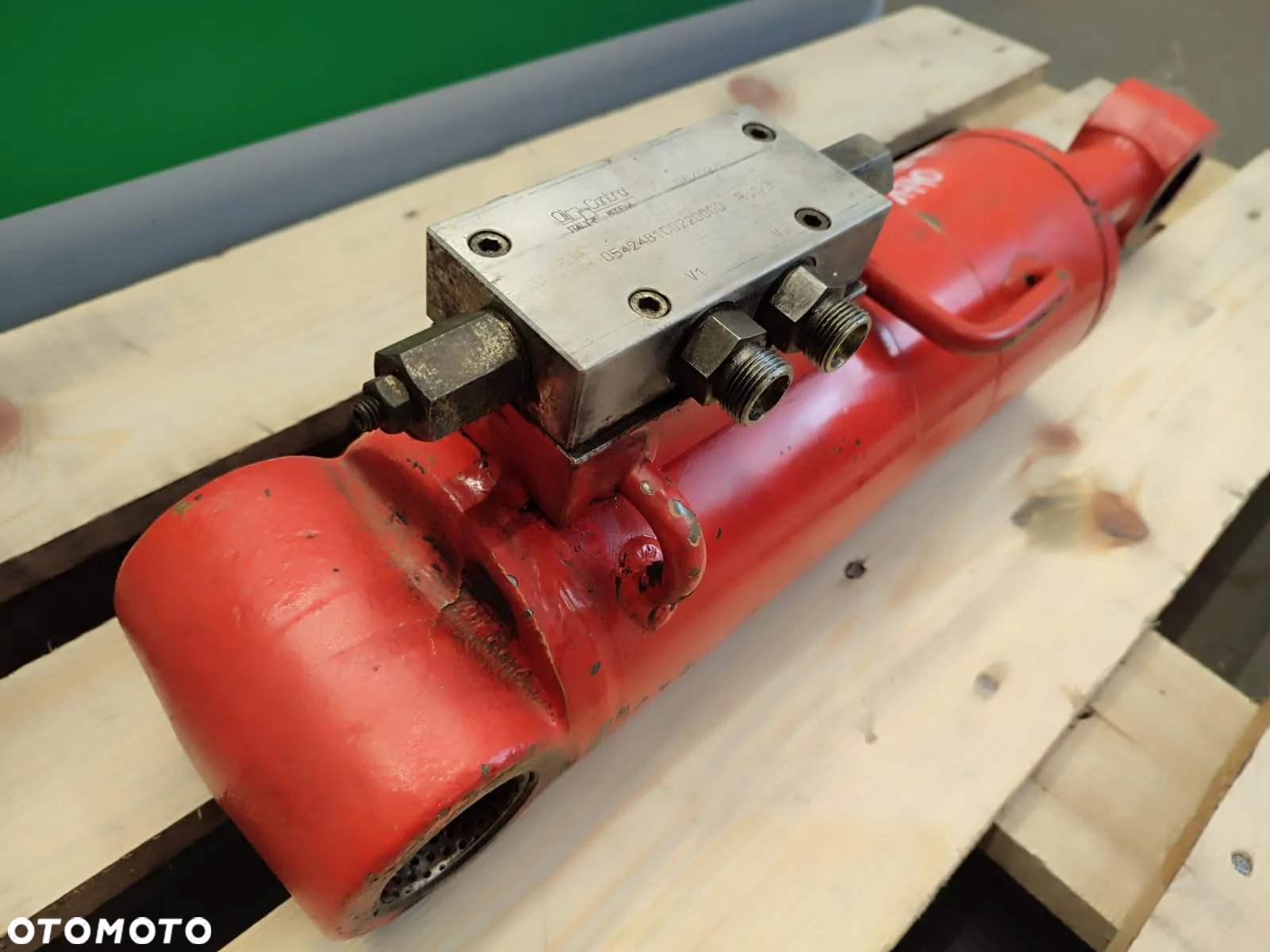 Zawór 05424B100220000 siłownika poziomowania osi MANITOU MT1440 - 3