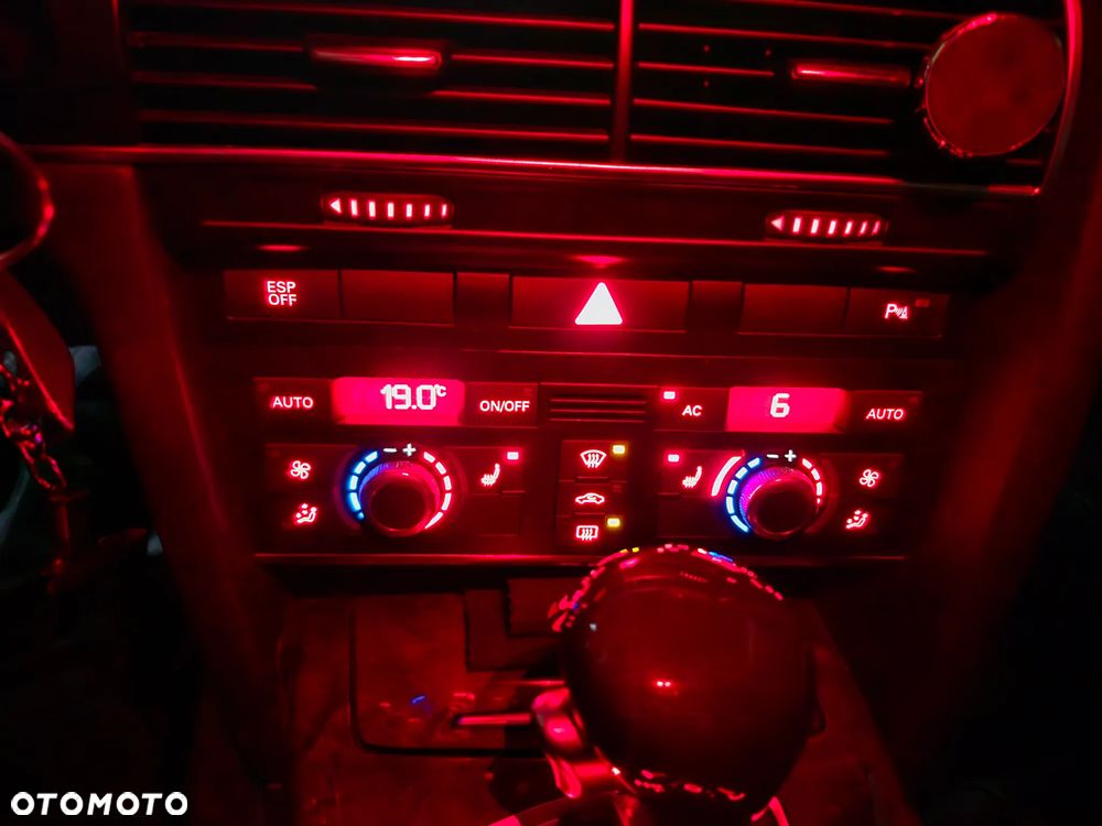 Audi A6 Avant 2.0 TDI Multitronic - 28
