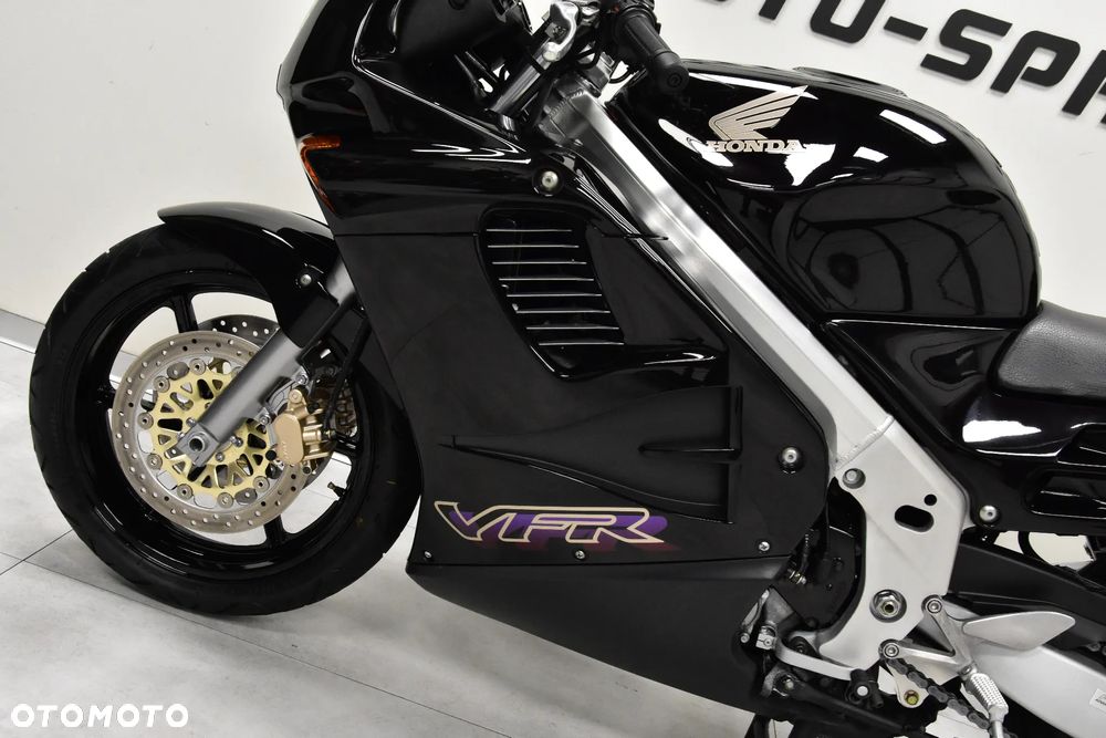 Honda VFR - 12