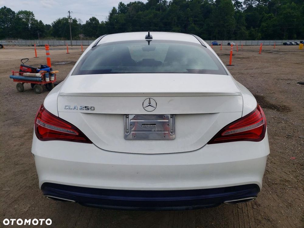 Mercedes-Benz CLA 250 4Matic 7G-DCT AMG Line - 6