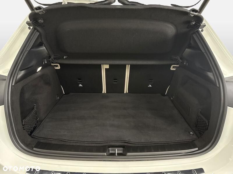 Mercedes-Benz GLA 200 - 21