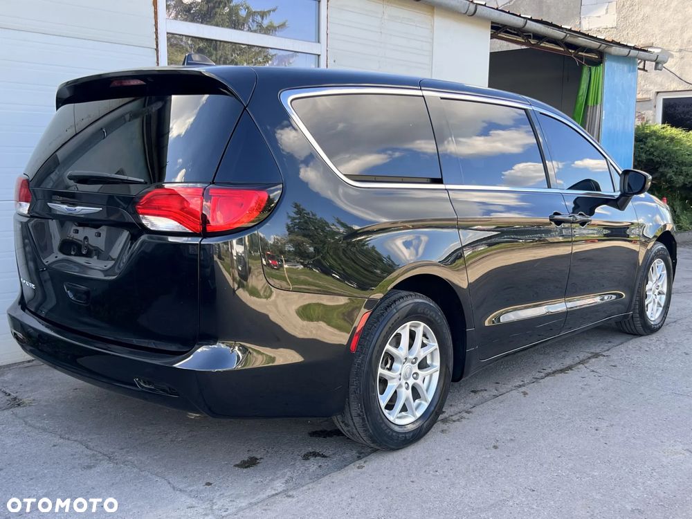Chrysler Pacifica - 12