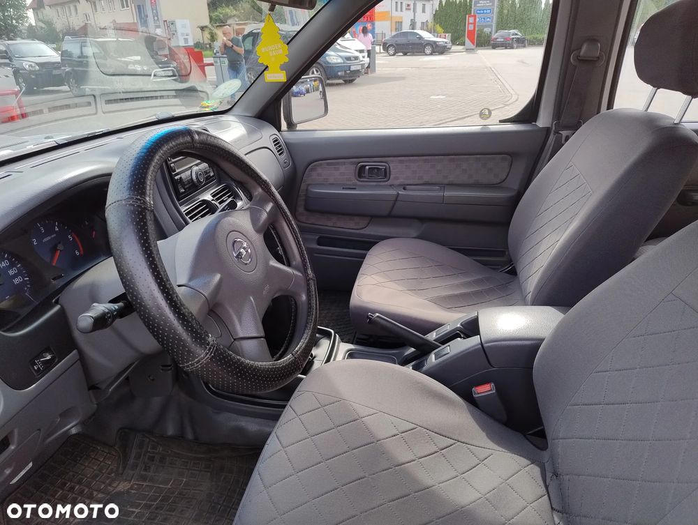Nissan Pickup - 7