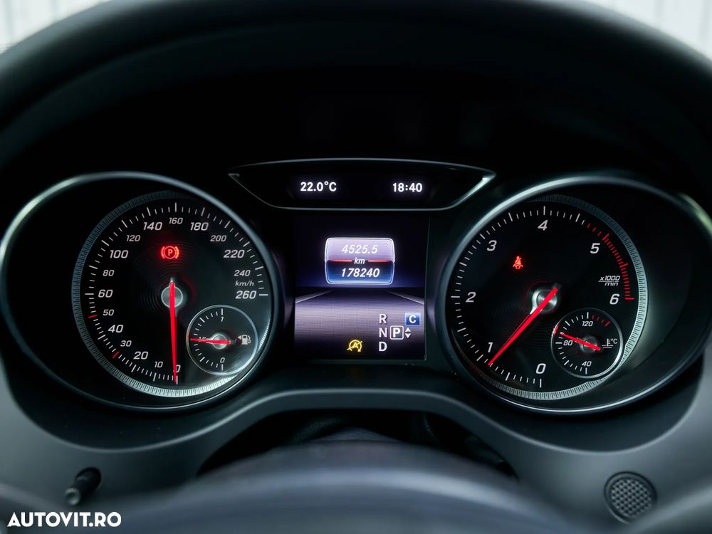 Mercedes-Benz GLA 180 d 7G-DCT Urban - 24
