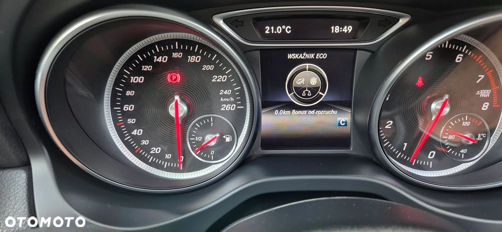 Mercedes-Benz CLA 180 AMG Line - 22