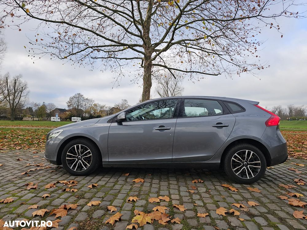 Volvo V40 T2 Momentum - 4