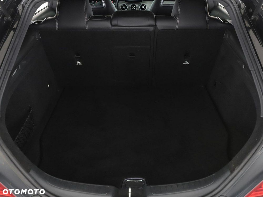 Mercedes-Benz CLA 180 7G-DCT Urban - 21