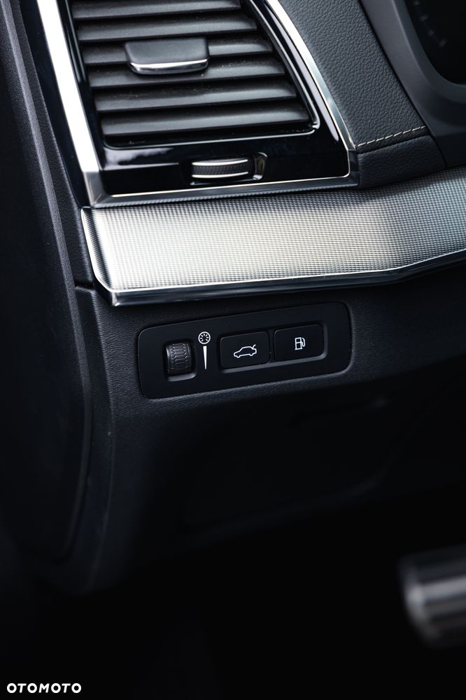 Volvo XC 90 T6 AWD R-Design 7os - 25