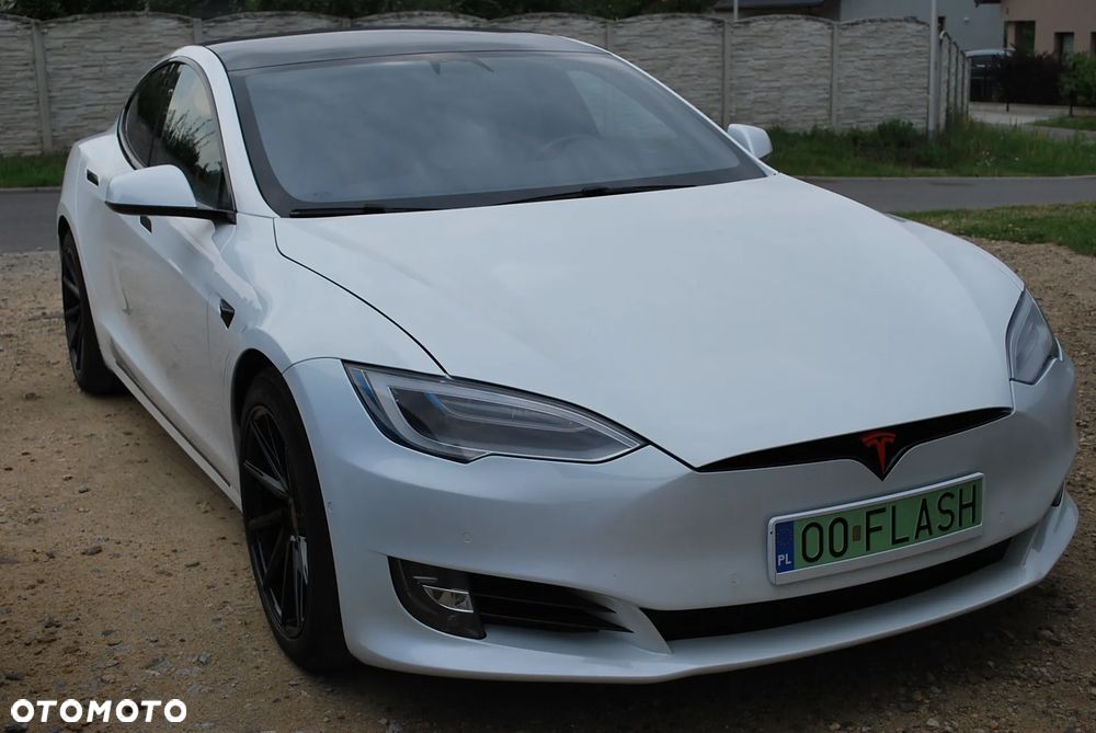 Tesla Model S - 12