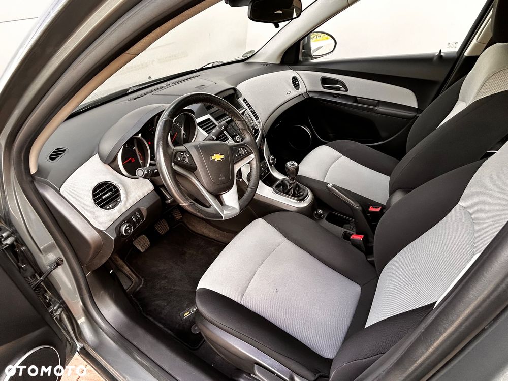 Chevrolet Cruze 1.8 LT - 24