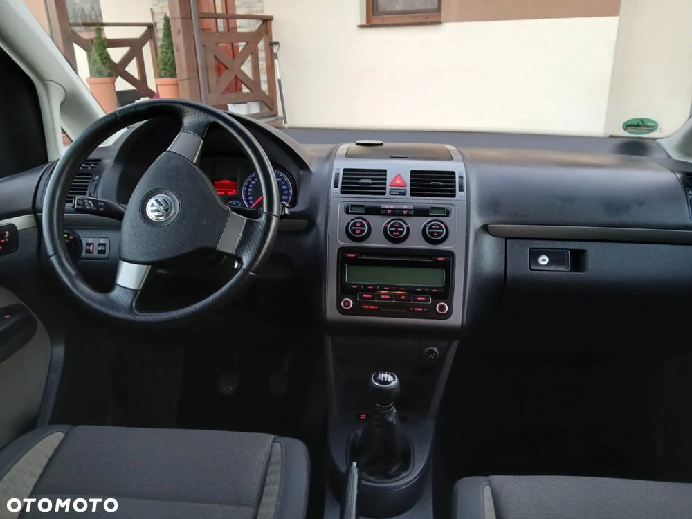 Volkswagen Touran 1.4 TSI Cross - 13