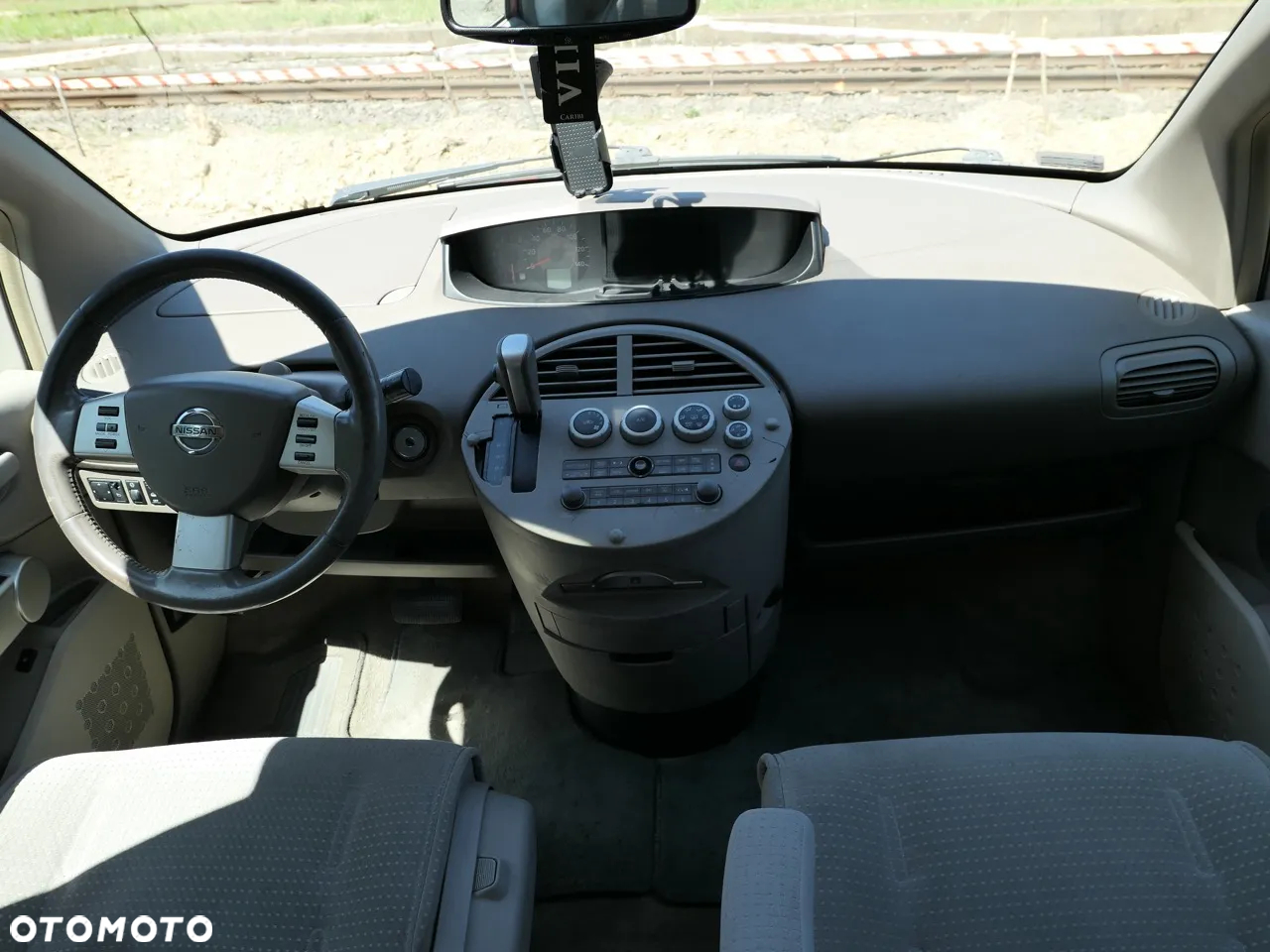 Nissan Quest - 13