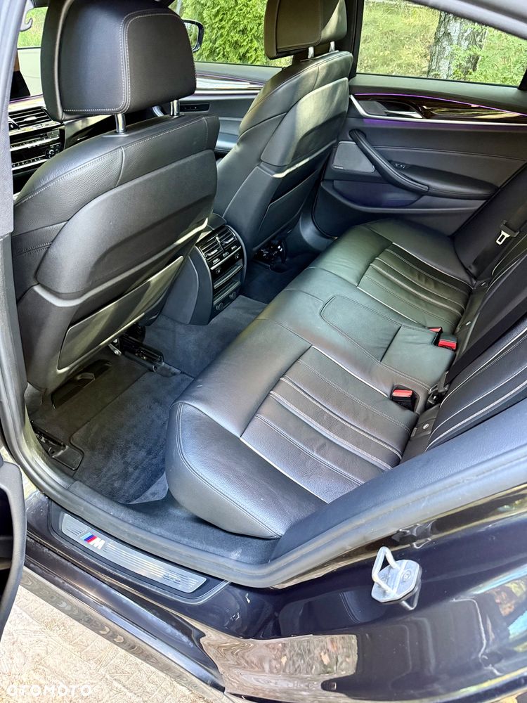 BMW Seria 5 M550i xDrive - 32
